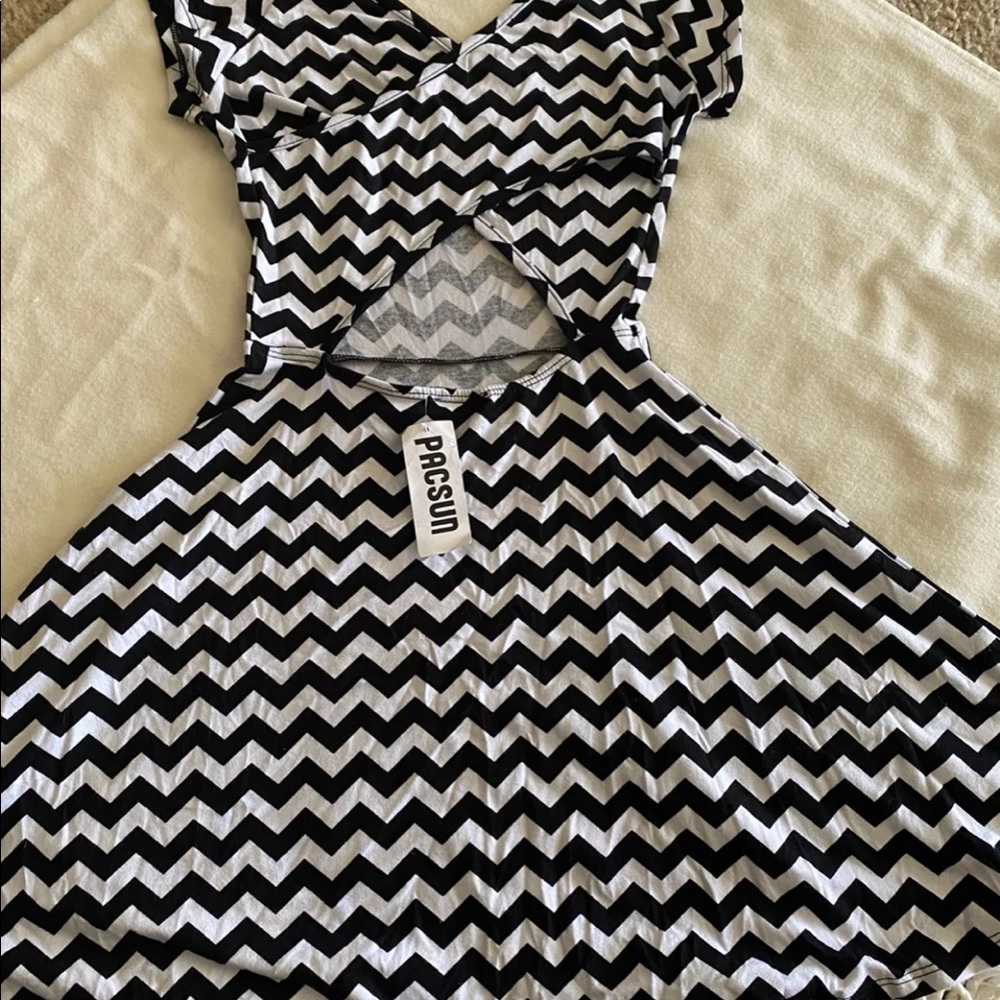 Dress - Picture 3 of 6